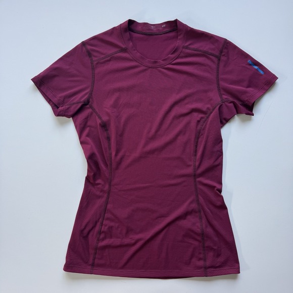 ARCTERYX Tech Tee Baselayer Short Sleeve Running Shirt Womens Small Rasberry - Picture 1 of 11